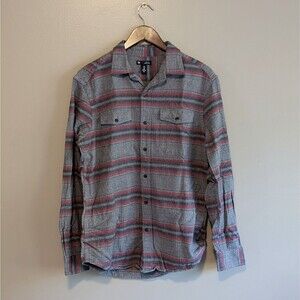 Gap Size Medium Button Up Flannel Shirt Mens Classic Fit Gray Red Striped LS